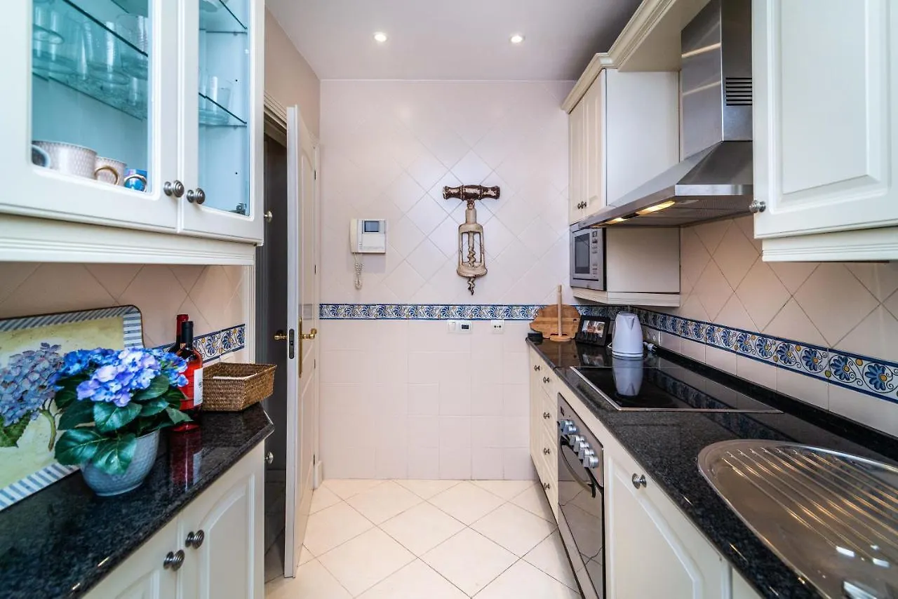 Luxury Spacious Penthouse & Garage 150M To Beach Marbella