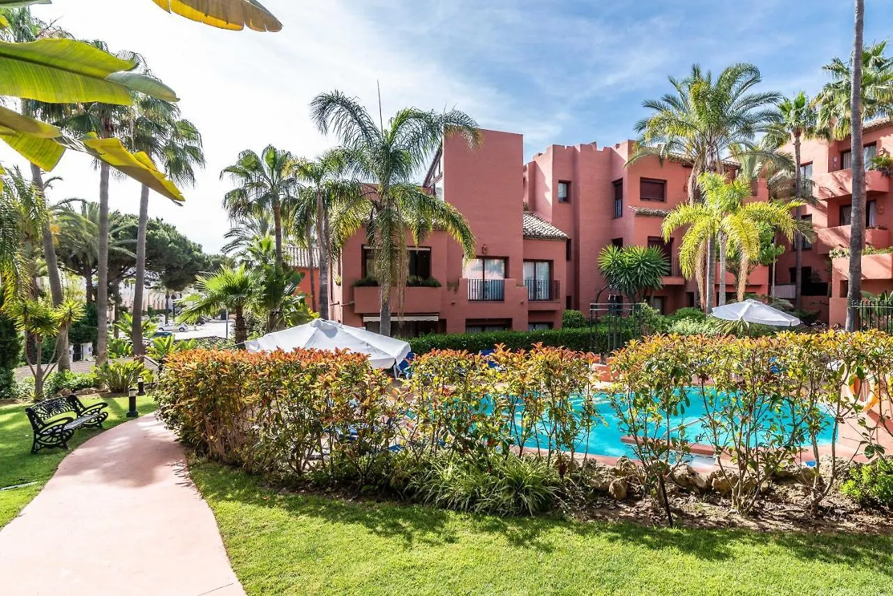 Luxury Spacious Penthouse & Garage 150M To Beach Marbella