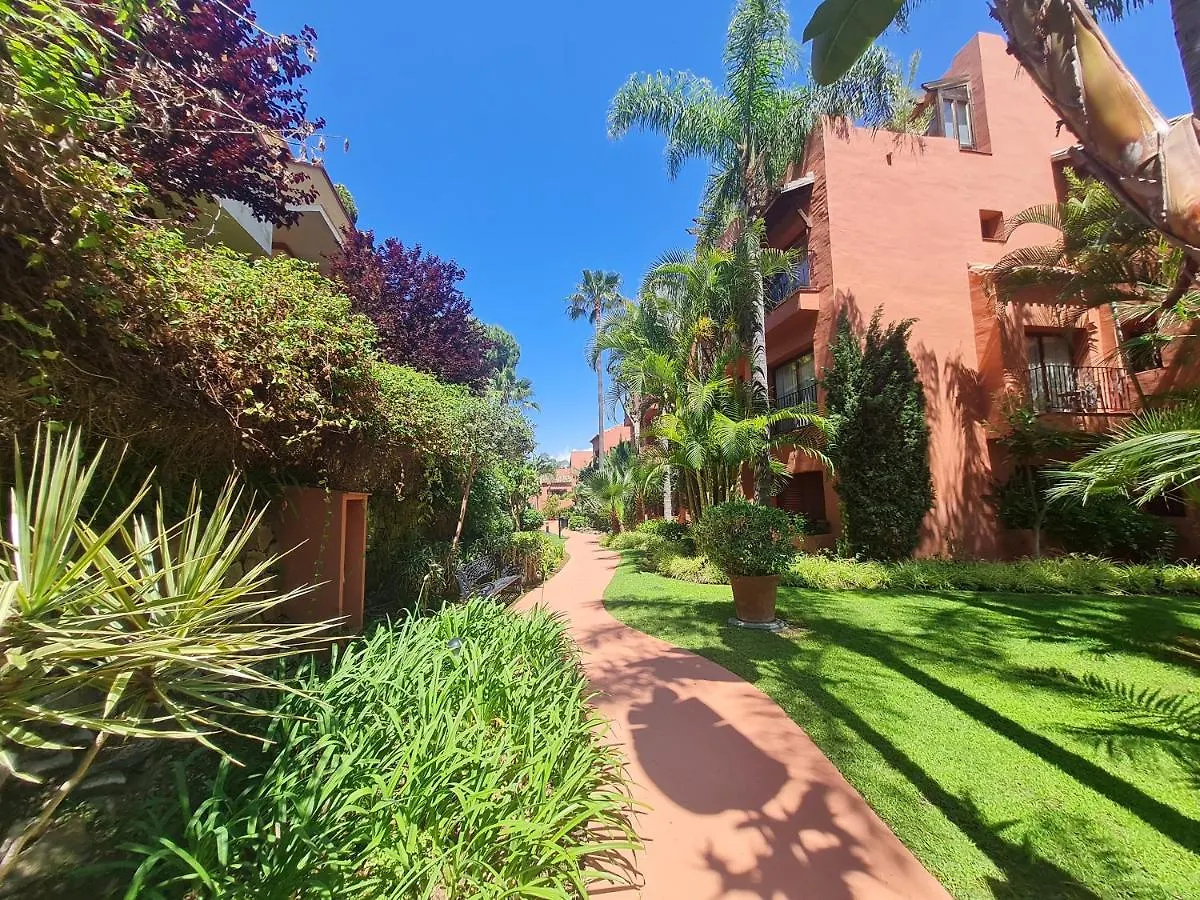 Luxury Spacious Penthouse & Garage 150M To Beach Marbella