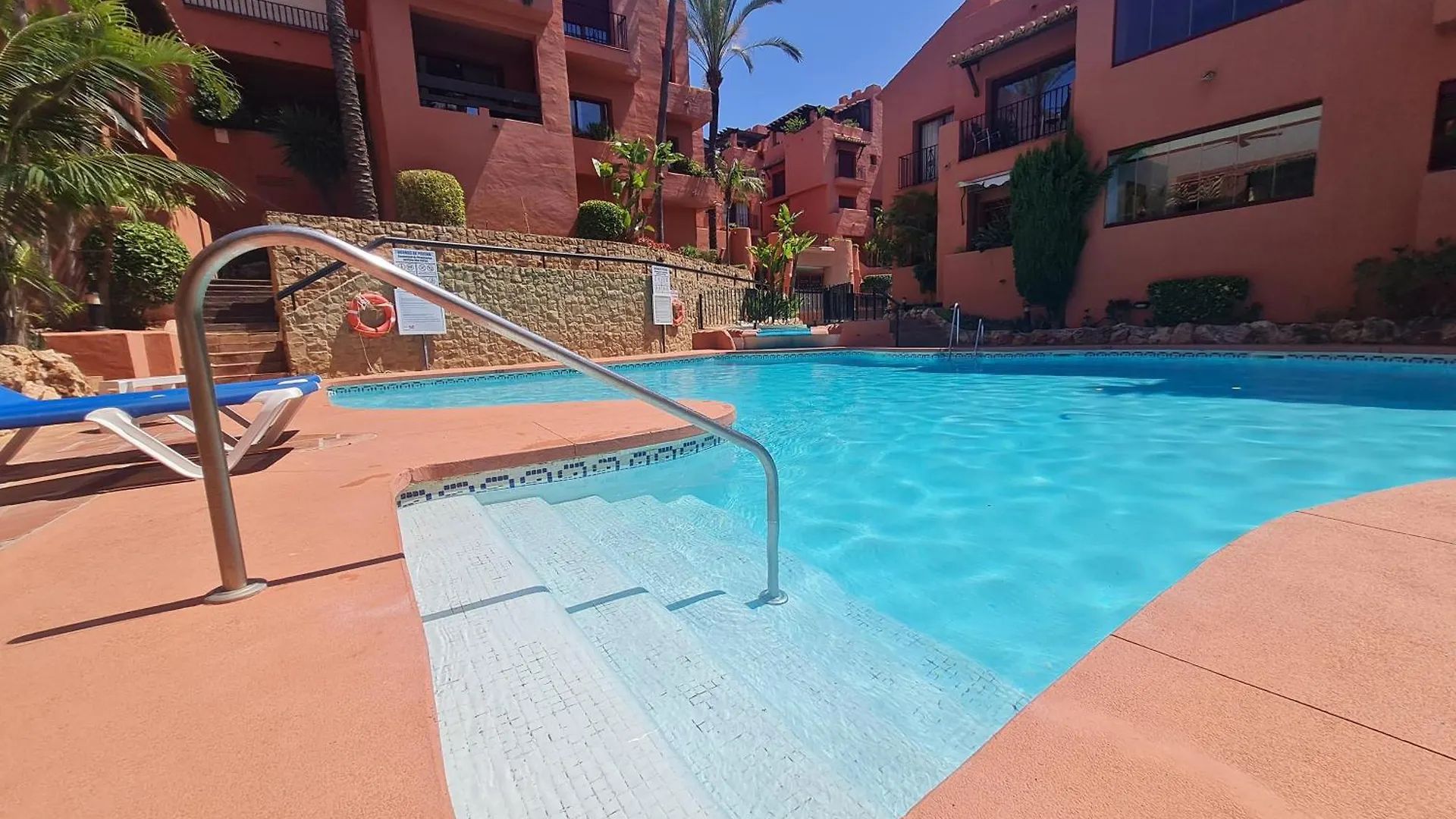 Luxury Spacious Penthouse & Garage 150M To Beach Marbella